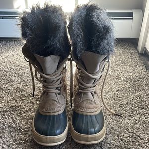 Waterproof sorel boots
